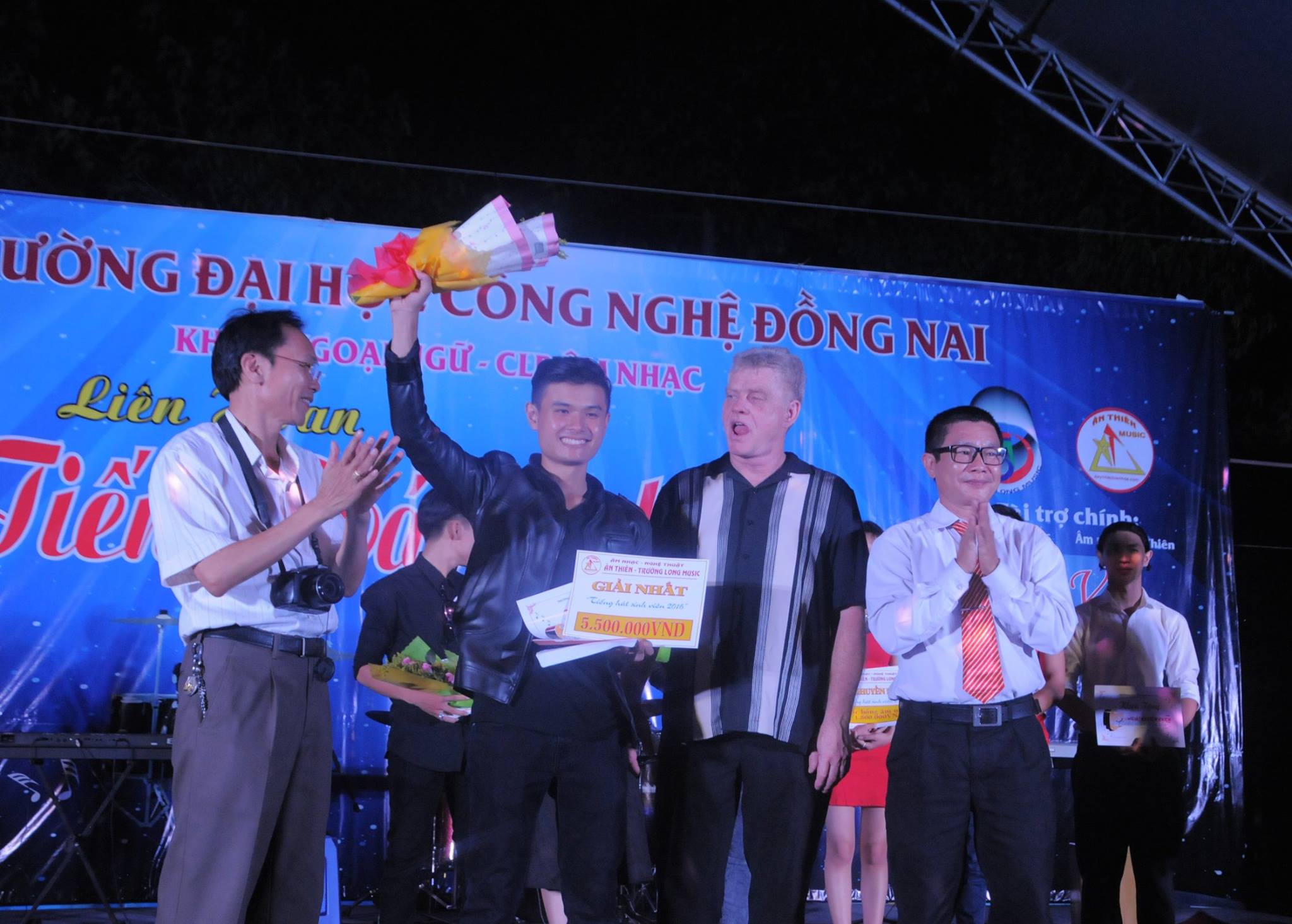 Đêm trao giải tại Đại Học Công Nghệ